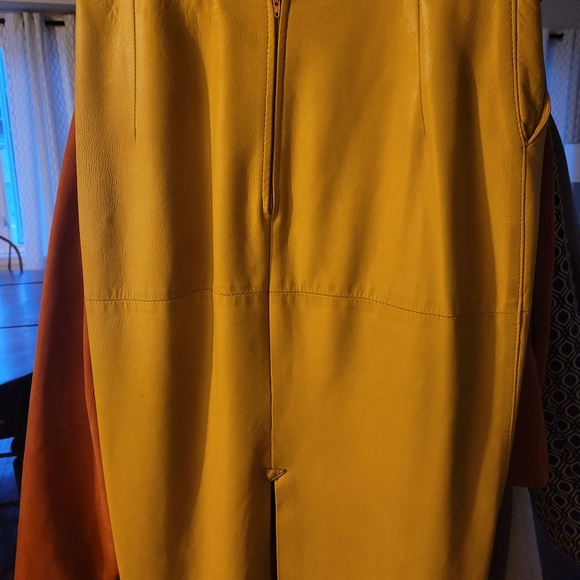 Vintage Lipton soft leather fashion midi pencil skirt with back slit yellow Med. - Picture 2 of 2
